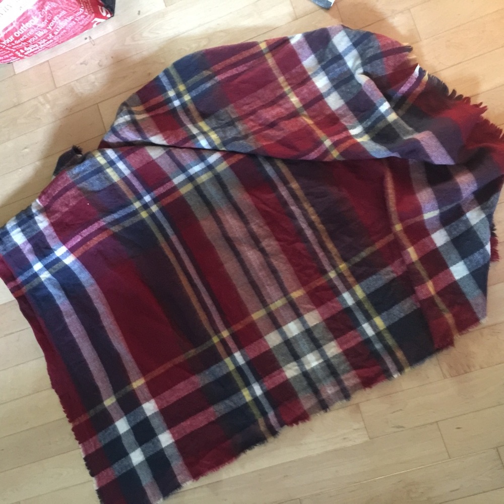 ZARA Red Plaid Blanket Scarf - Picture 4 of 4